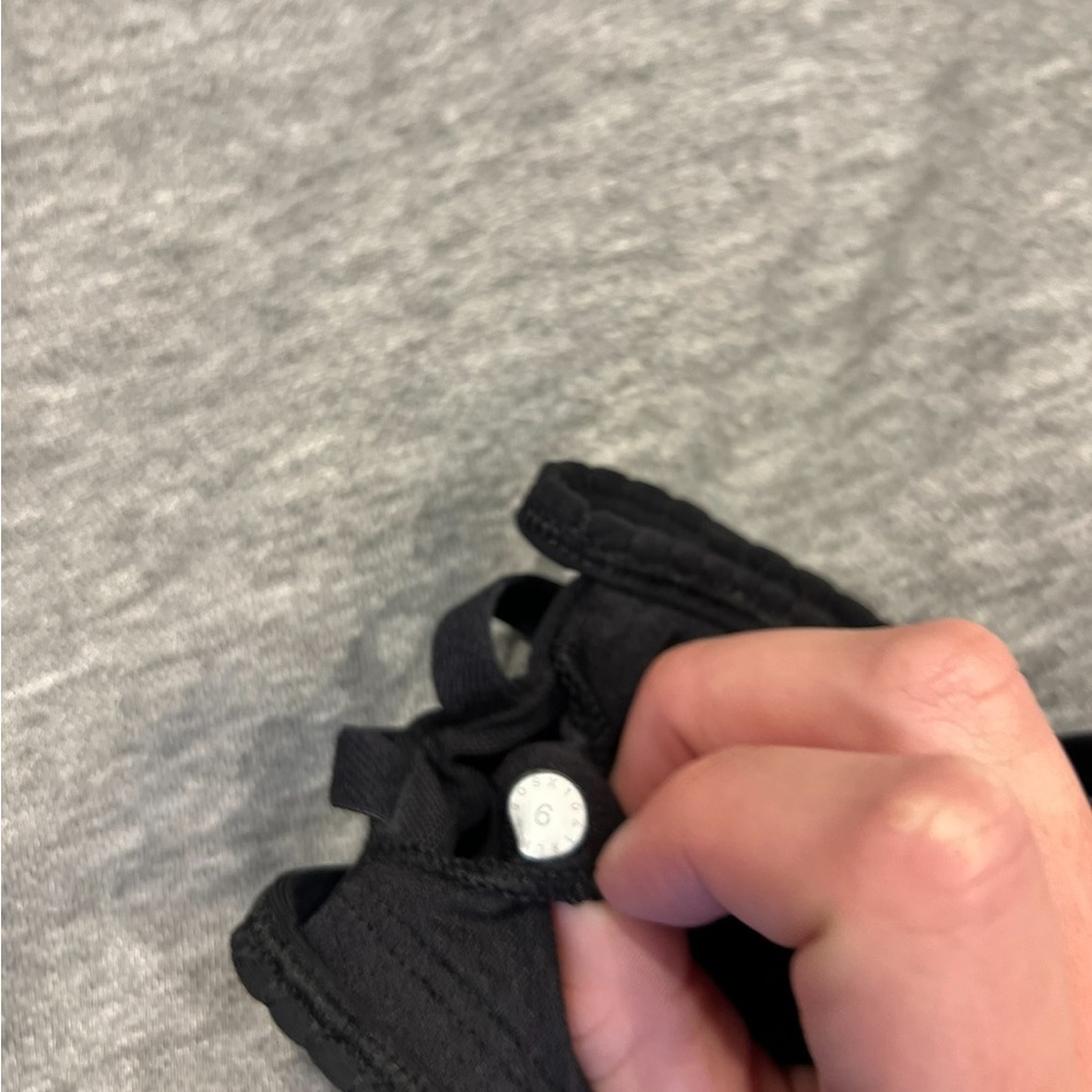 Lululemon Hot Spell Bra in Black - Picture 9 of 10